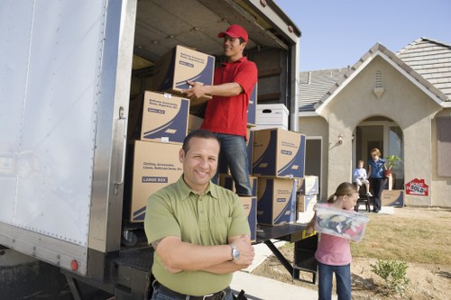 Efficient loading of a removal truck